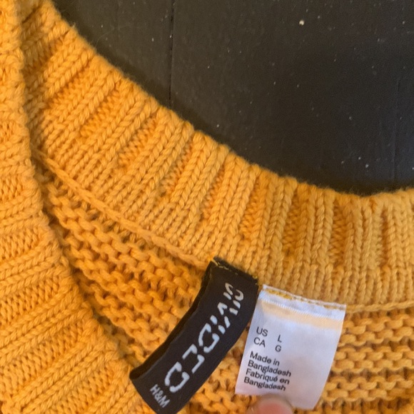 H&M sweater - Picture 2 of 2